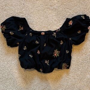 American Eagle Embroidered Floral Puff Sleeve Top